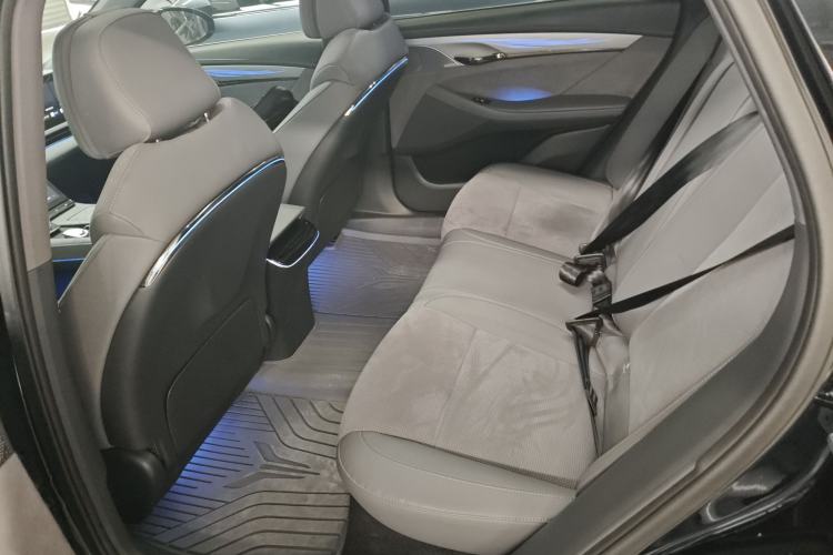 Used VOYAH PASSION 2024 PHEV Four-Wheel Drive Ultra-Long Range Executive Edition Left Rear Seat