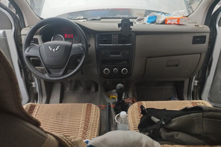 Used Wuling Rongguang V 2019 1.5L Window-Sealed Utility Model China VI LAR Center Console