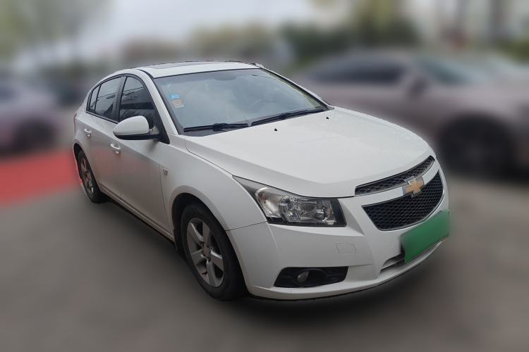 Used Chevrolet Cruze 2013 Hatchback 1.6L Manual Luxury Model Front Right 45 Deg