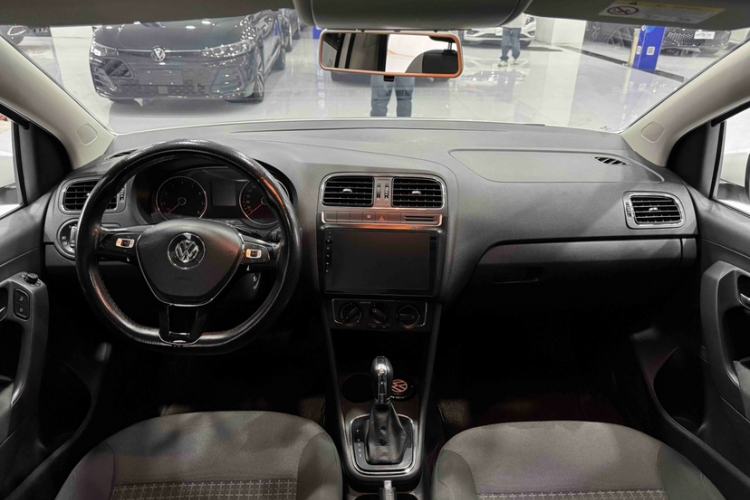 Used Volkswagen Polo 2016 1.6L Automatic Comfort Model Interior 1
