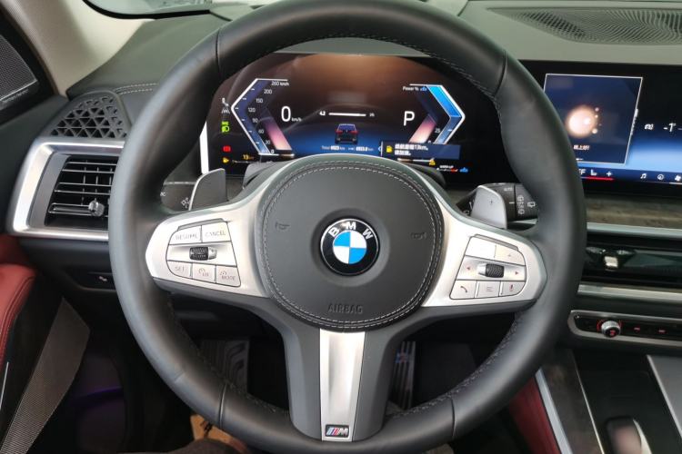 Used BMW X5 2023 xDrive 30Li Luxury M Sport Package Steering Wheel
