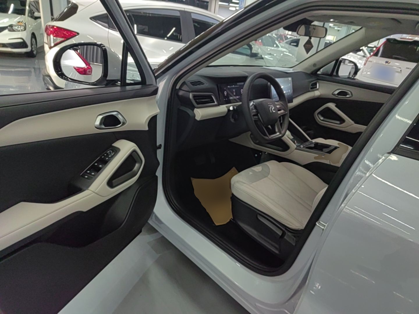 BYD Yuan UP 2025 Model 301KM Leading Version — снимка 18