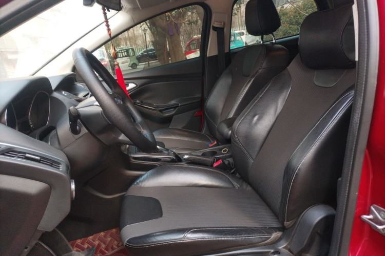 Used Ford Focus 2012 Hatchback 1.6L Manual Fashion Edition
