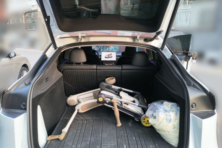 Used Tesla Model Y 2025 Rear-Wheel-Drive Version