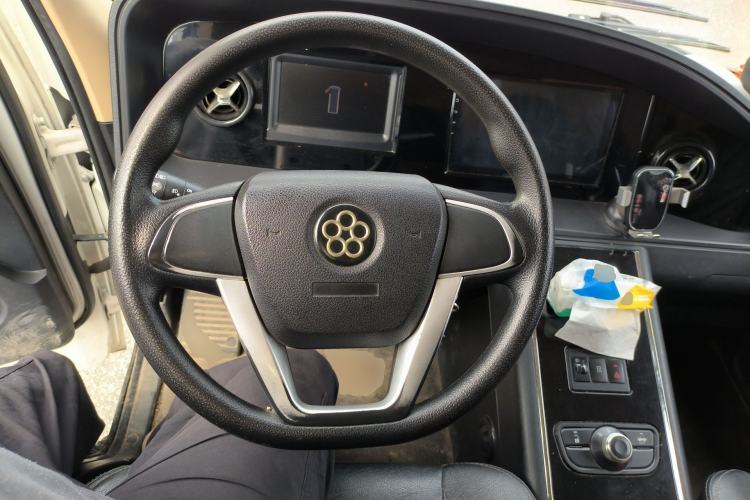 Used Guangtong Auto makeup Logistics Vehicle 2024 3.1T 2-Seater 4.99-Meter All-Electric Closed Cargo Van with 41.86 kWh Steering Wheel
