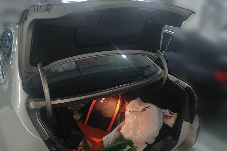 Used BMW 5 Series 2011 523Li Leading Model
