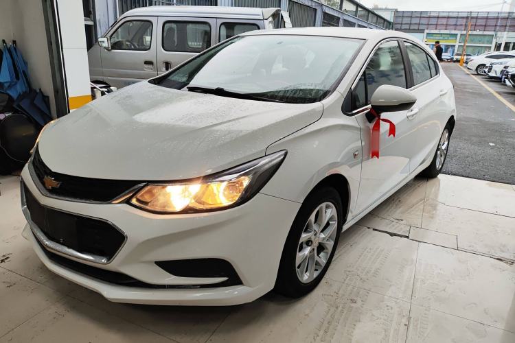 Used Chevrolet Cruze 2017 1.5L Hatchback Automatic Pioneer Sunroof Edition