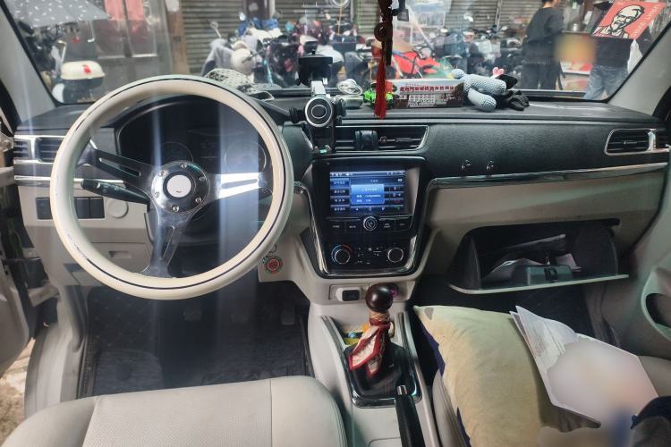 Used Jinbei New Hiace X30L 2019 1.5L Van Business Edition China VI SWC15M Center Console
