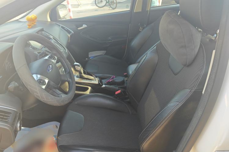 Used Ford Focus 2012 Sedan 1.6L Automatic Fashion Edition
