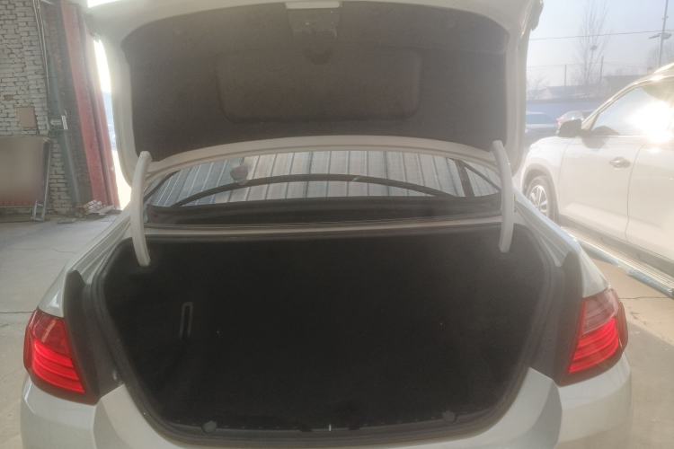 Used BMW 5 Series 2014 520Li Elegant Model
