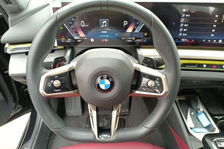 Used BMW 5 Series 2025 530Li Luxury Edition M Sport Package Steering Wheel