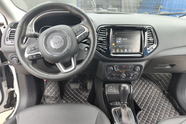 Used Jeep Compass 2017 200T Automatic Prestige Edition Center Console