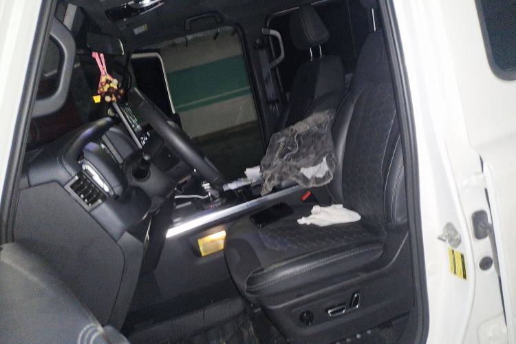 Used 212 T01 2024 2.0T Explorer
