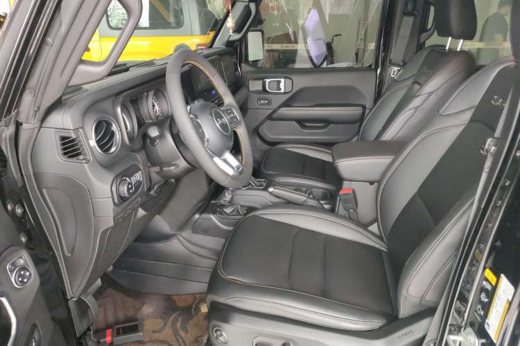 Used Jeep Wrangler 2024 2.0T Sahara Four-Door Edition
