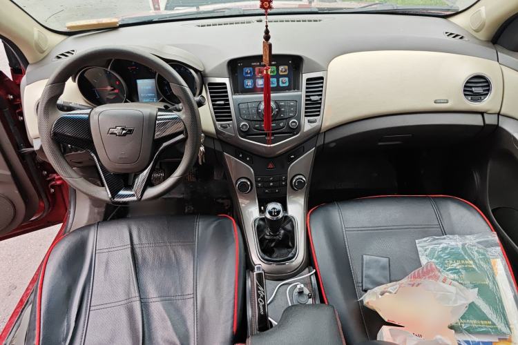 Used Chevrolet Cruze 2015 1.5L Classic SE MT Center Console