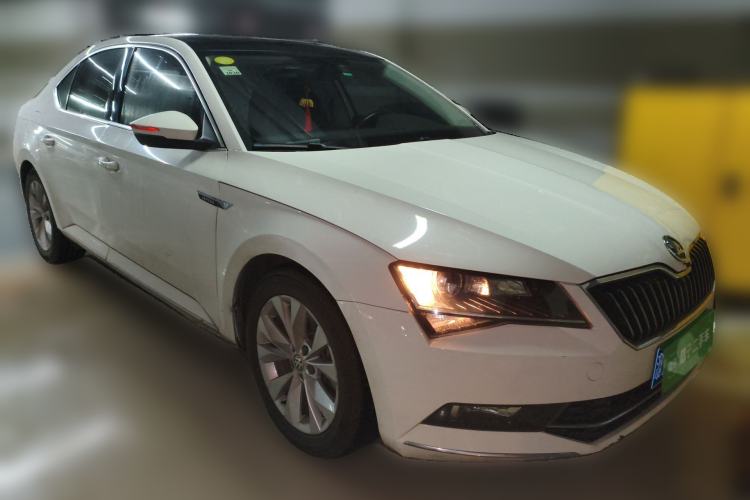 Used Skoda Superb 2016 TSI280 DSG Innovation Edition Front Right 45 Deg