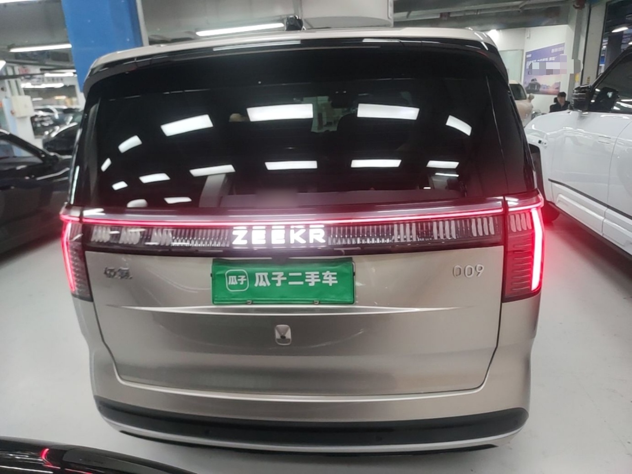 Zeekr 009 2022 WE Edition — снимка 5