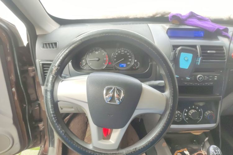 Used BAIC Weiwang M20 2014 1.5L practical type BJ415A Steering Wheel