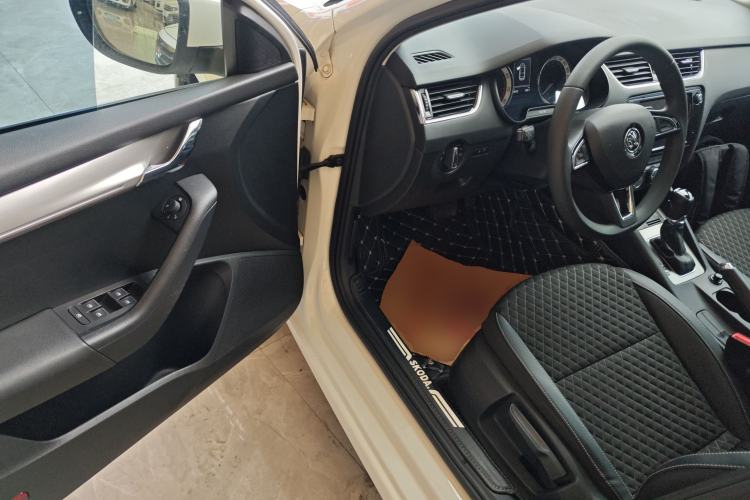 Used Skoda Octavia 2019 1.5L Automatic Luxury Edition Driver Seat