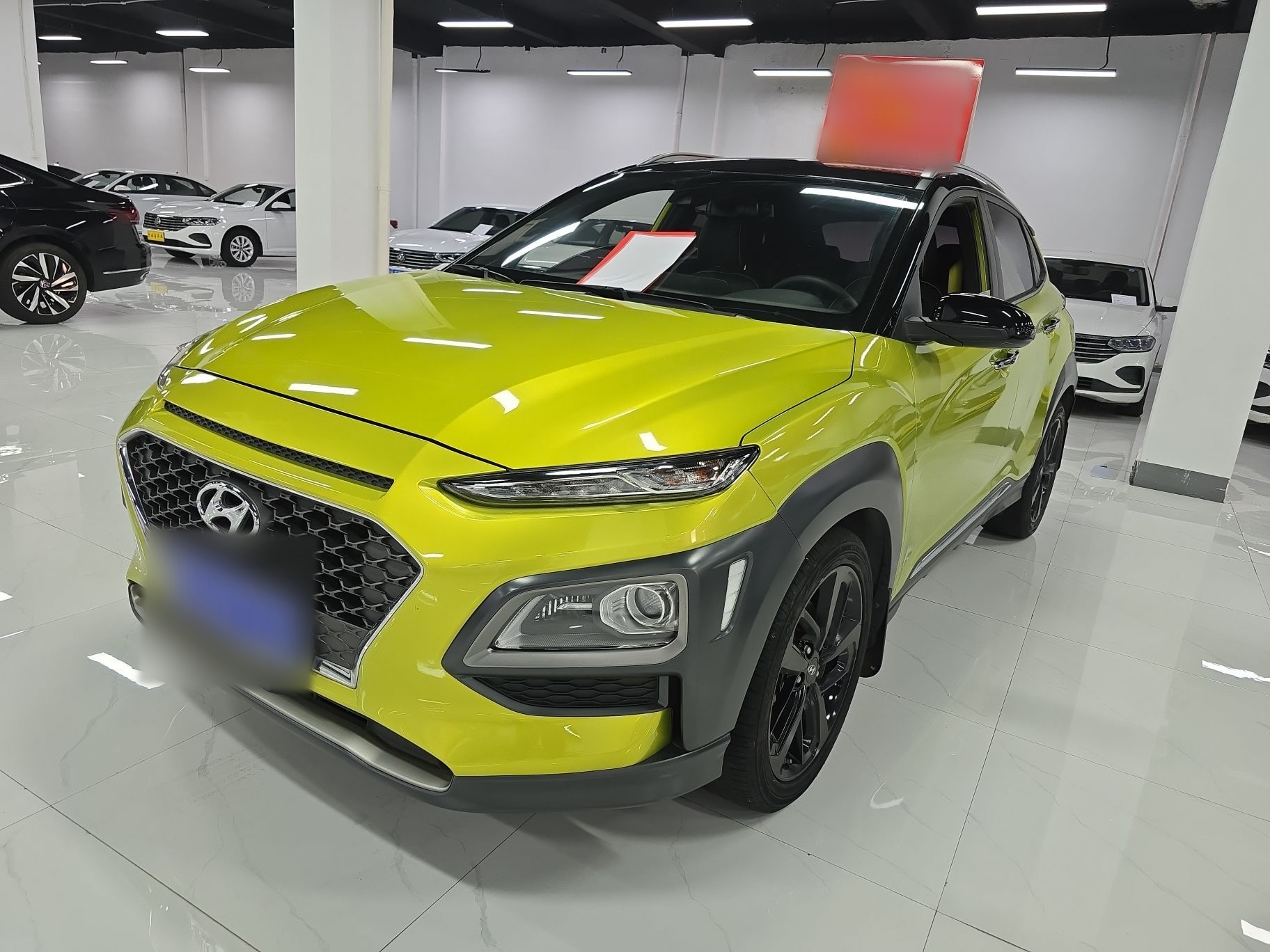 تحت مقدمة السيارة