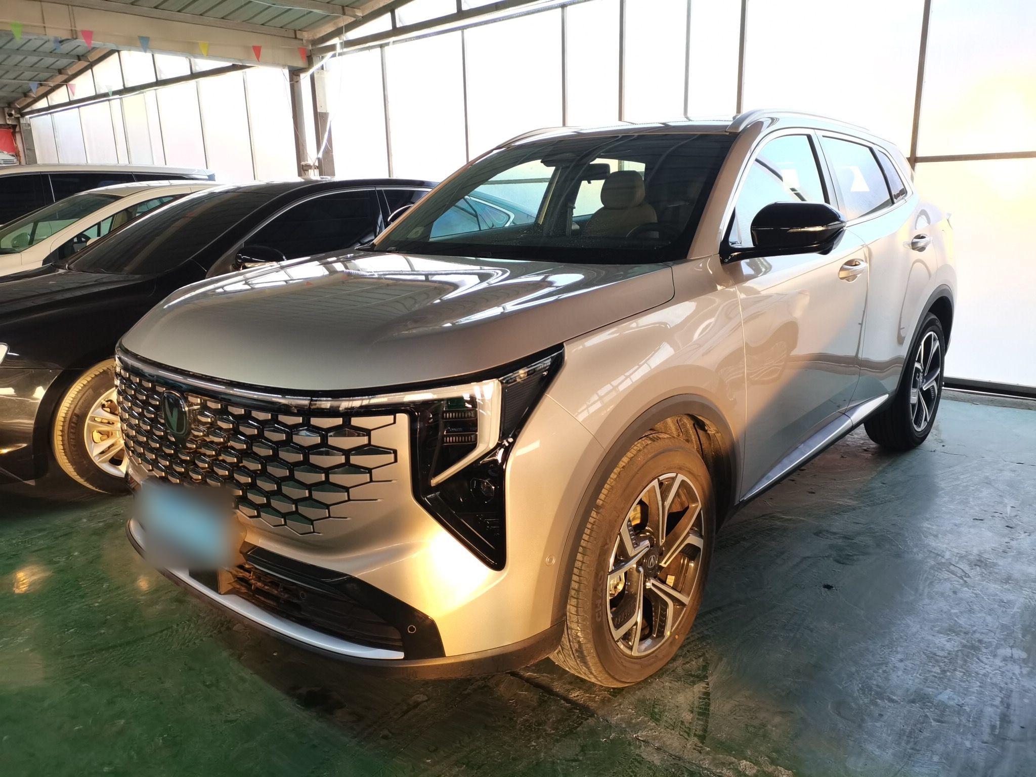 Под передней частью автомобиля