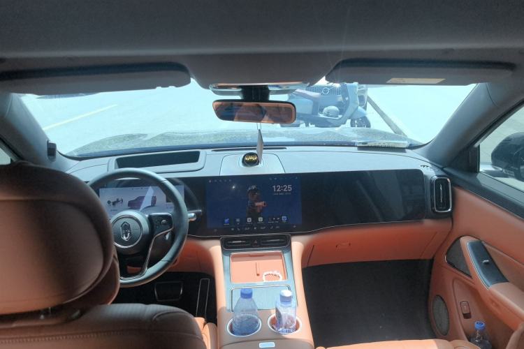 Used Hima AITO M8 2025 Model Pure Electric Max+ Six-Seat Four-Wheel-Drive Version
