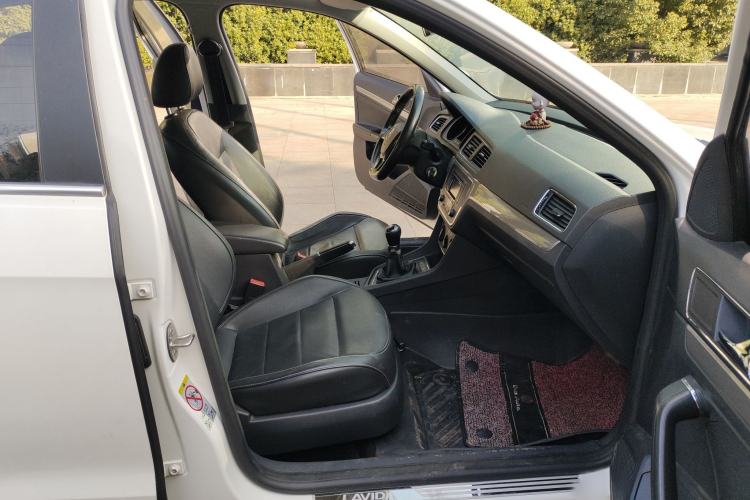 Used Volkswagen Lavida 2015 1.6L Manual Comfort Edition