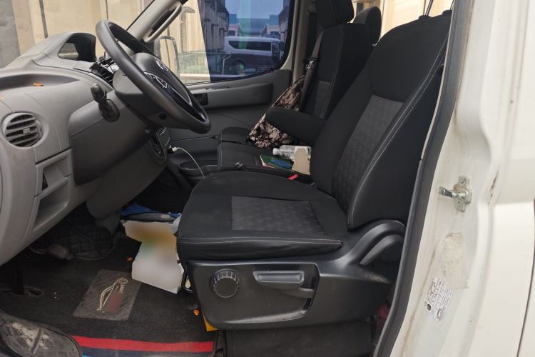 Used SAIC MAXUS Xintu V80 2019 2.5T Classic AMT Aoyuntong Short Wheelbase Mid-Roof 5/6-Seater