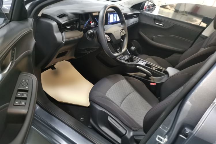 Used Roewe i5 2023 1.5L Manual Comfort Edition
