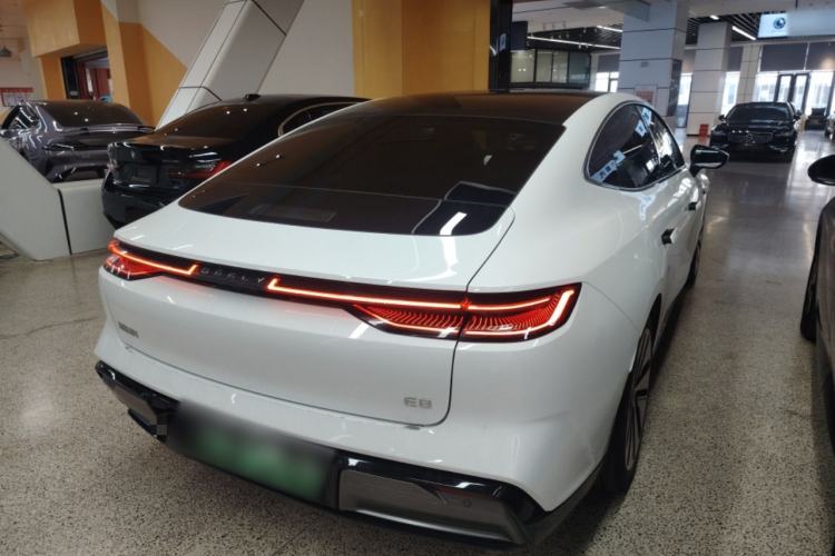 Used Geely Galaxy E8 2024 665 km Range Rear-Drive Starship Long-Range Version
