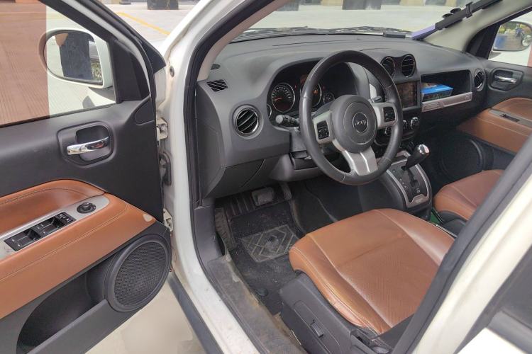 Used Jeep Compass 2014 2.4L four-wheel drive luxury navigation version
