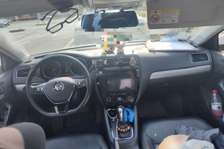 Used Volkswagen Sagitar 2018 280TSI DSG Comfort Model Center Console