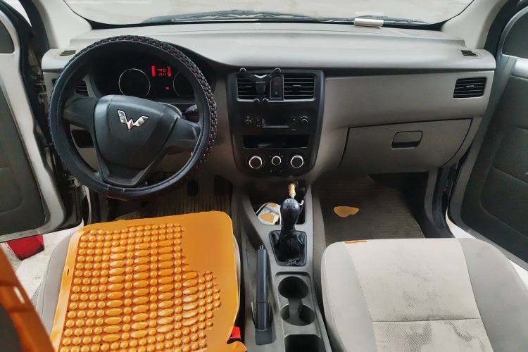 Used Wuling Rongguang V 2015 1.5L Practical Version
