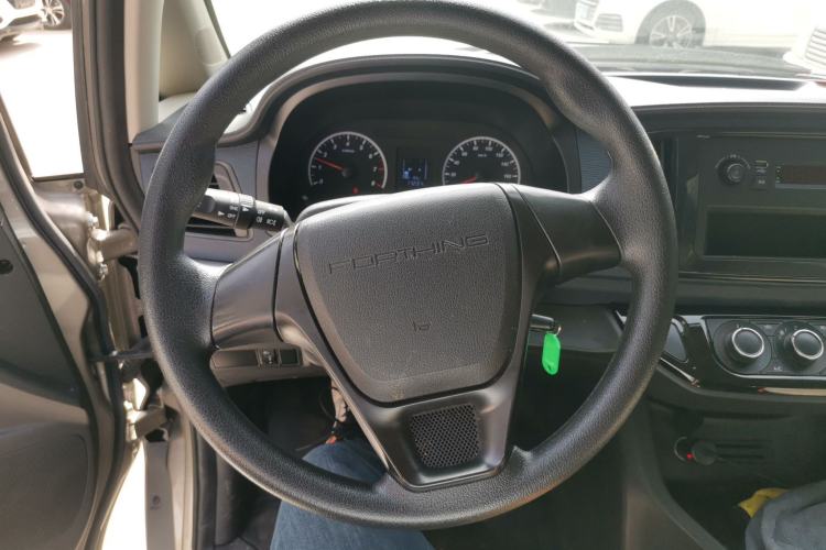 Used FORTHING Lingzhi 2023 M5L 1.6L Base Model 5 Seats Steering Wheel