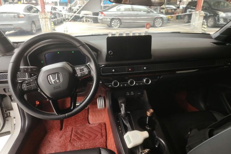 Used Honda Civic 2022 240TURBO CVT Dynamic Edition Center Console