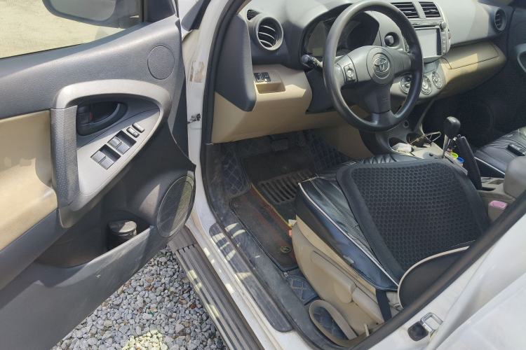 Used Toyota RAV4 2013 2.0L CVT Two-Wheel Drive Urban Edition Driver Seat