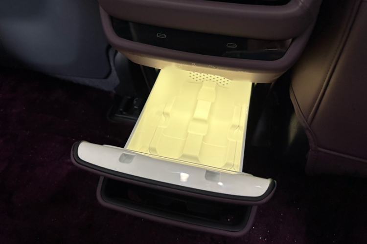 Used Xiaomi Auto SU7 2024 Four-Wheel Drive Ultra-Long Range Advanced Intelligent Driving Max Edition Interior 10