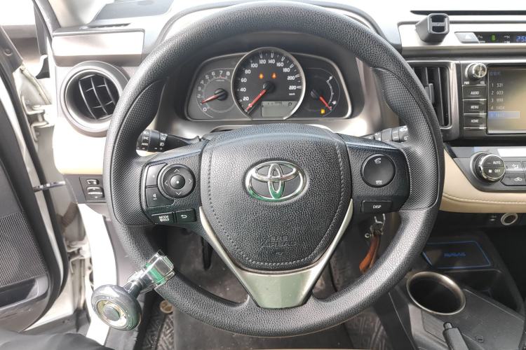 Used Toyota RAV4 2015 2.0L CVT Two-Wheel Drive Fashion Edition