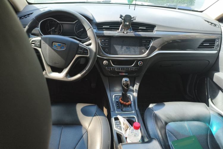 Used Geely Auto Emgrand 2017 Sedan Million Edition 1.3T CVT Upward Version Center Console