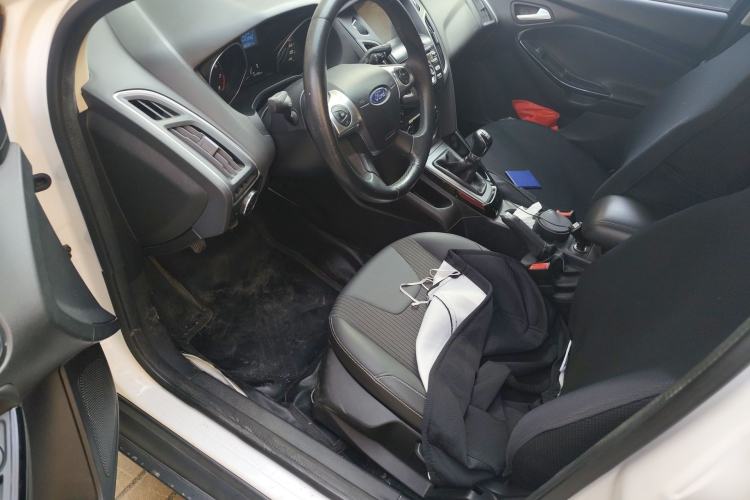 Used Ford Focus 2012 Sedan 1.6L Manual Fashion Edition
