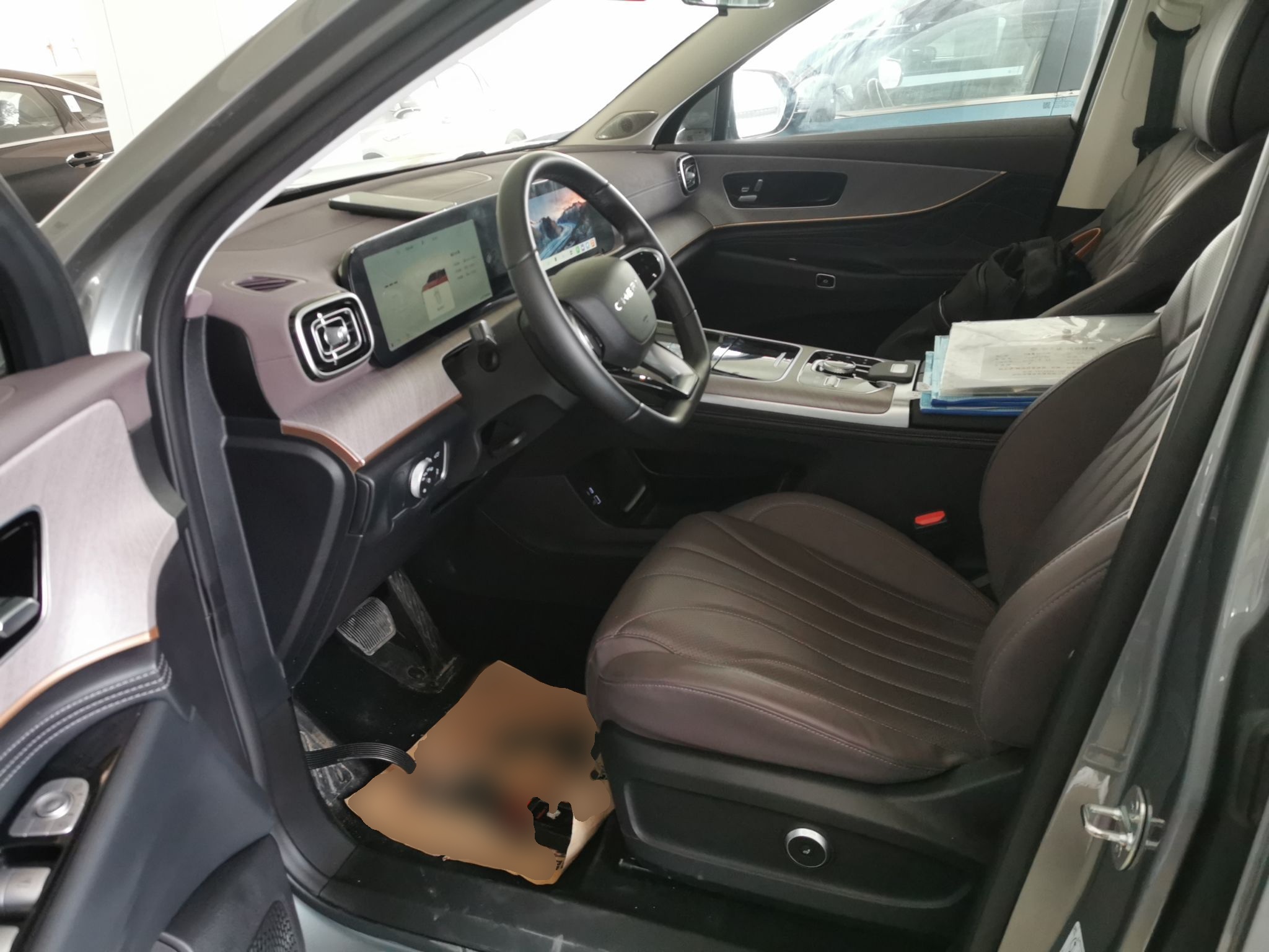 المقاعد الأمامية داخل السيارة