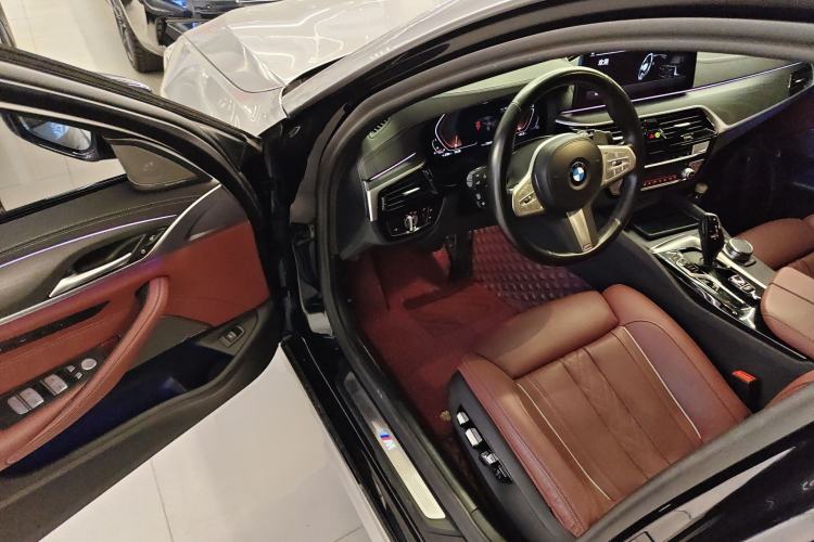 Used BMW 5 Series 2023 530Li Luxury Edition M Sport Package Driver Seat