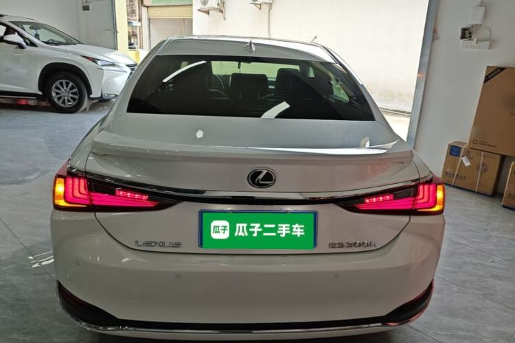 Used Lexus ES 2022 300h Excellence Edition