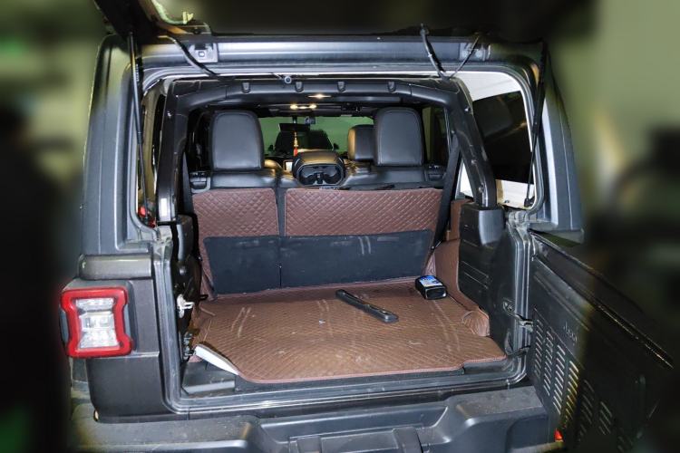 Used Jeep Wrangler 2019 2.0T Sahara 4-Door Version China V Standard
