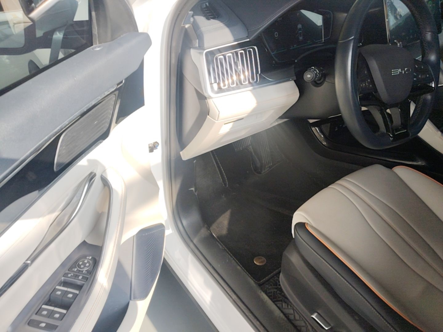BYD Song PLUS New Energy 2024 Honor Edition EV 520km Luxury Model — снимка 18