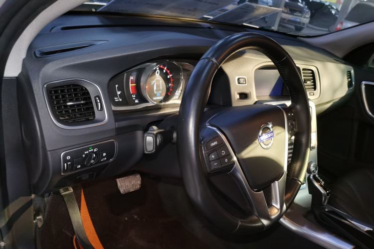 Used Volvo V60 2017 T5 Zhiyi Edition China V Standard