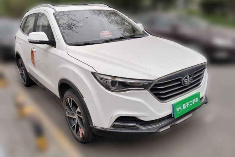 Used Bestune X40 2018 Internet Celebrity Edition 1.6L Automatic Luxury Version Front Right 45 Deg