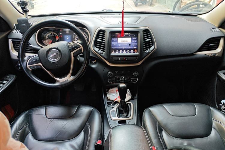 Used Jeep Cherokee 2016 2.0L Superior Edition