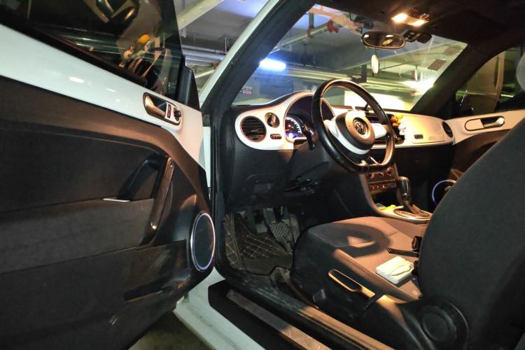 Used Volkswagen Beetle 2015 180TSI model
