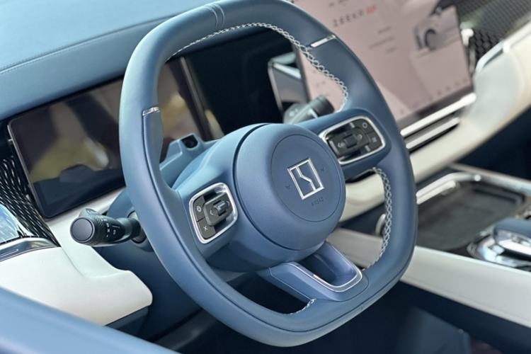 Used Zeekr 009 2024 Six-Seat Executive Version 4WD 108 kWh
